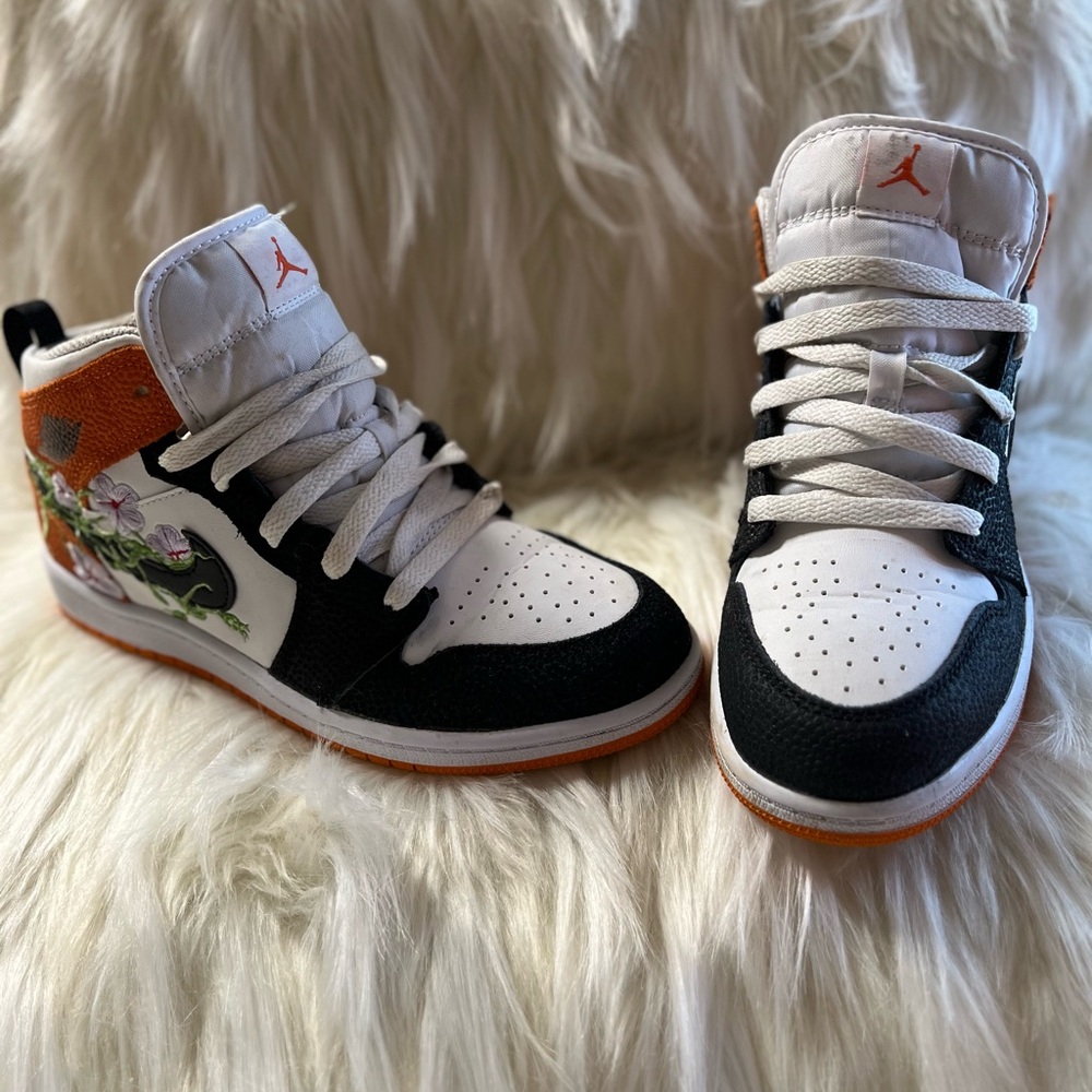 Jordan 1 mids